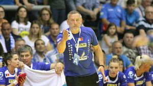 Discursul unui antrenor care a ridicat Cupa EHF: "Este munca noastră". Mesaj pentru CSM București și Potaissa Turda