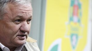 Porumboiu dă 600.000 â‚¬ pentru un fundaș ratat de Rapid și CFR!** "Cred că semnez azi"