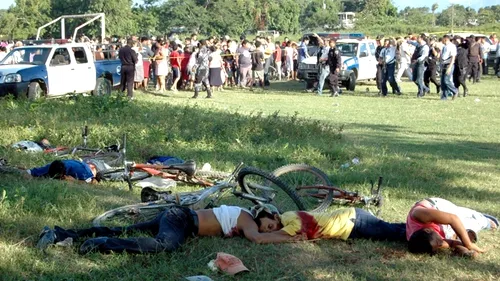 FOTO ABOMINABIL Măcel în Honduras! 14 oameni au fost mitraliați la un meci! 2 arbitri uciși