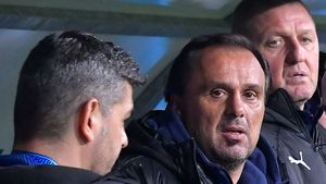 Moment extrem de rar: Basarab Panduru a apărat un fotbalist al Universității Craiova, contestat puternic de suporterii olteni! „Nu e corect”