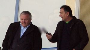 Porumboiu dă alarma iar:** se teme de alianța Crăciunescu-CFR! Șeful de la Vaslui nu-l mai vrea pe "geamăn" la CCA: "E ca un Ceaușescu"