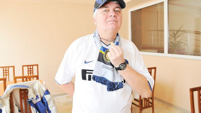 "Sărut ecranul când Inter dă gol!"** Cel mai mare fan din România al lui Inter. Masorul Universității Cluj ține cu italienii de 50 de ani