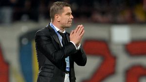 Stoican a semnat un contract valabil până în vara lui 2016. "Vorbim prea mult și ne impunem obiective îndrăznețe" Ce și-a propus în noul mandat la Dinamo