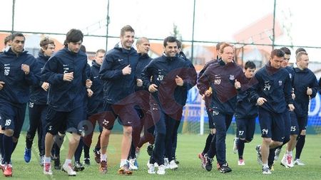 FOTO Antrenament cu zâmbetul pe buze!** VEZI imagini cu steliștii din primul cantonament!