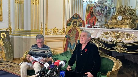 Valeriu Argăseală, atacat de 10 huligani! Cum au sărit ultraşii de la CSA Steaua pe maşina omului lui Gigi Becali, chiar în fața unității militare: „Au început să bată”