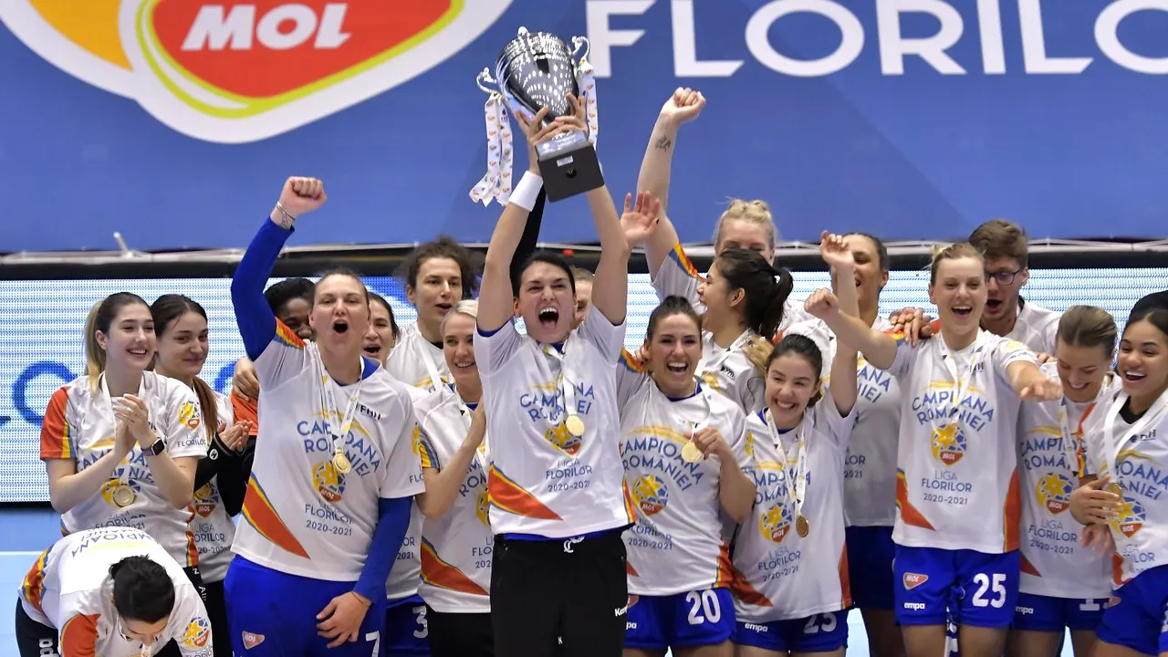 CSM București a sărbătorit azi al 5-lea titlu în Liga Florilor! „Tigroiacele” și-au terminat însă meciurile cu prima înfrângere a sezonului | GALERIE FOTO