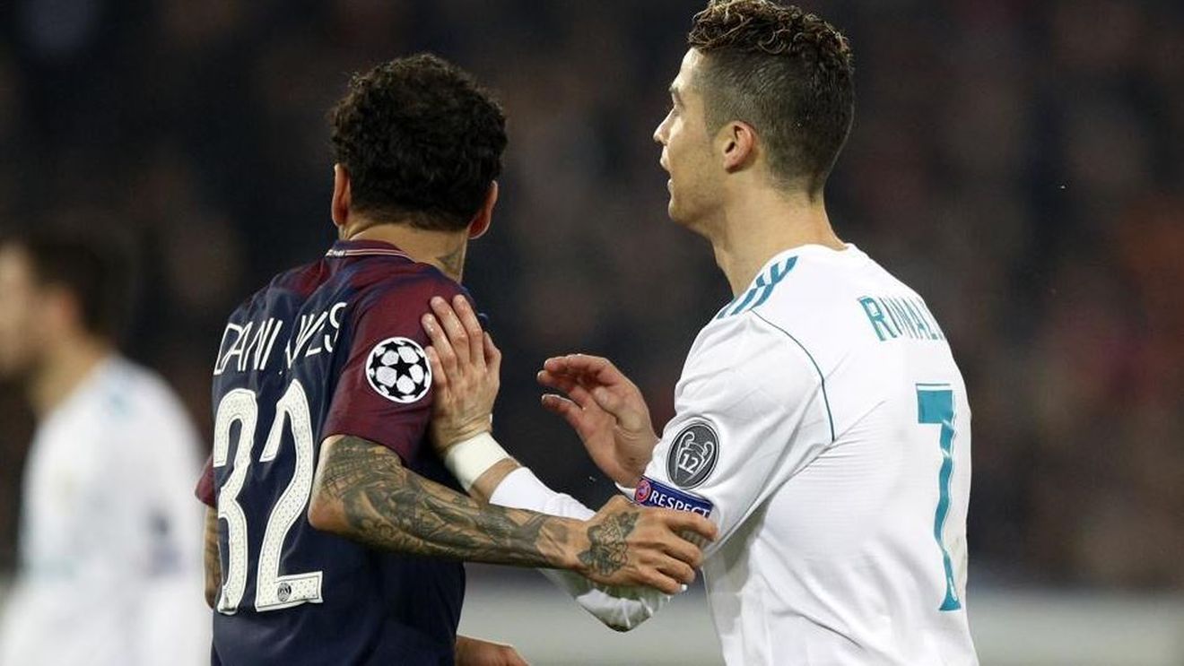 FOTO & VIDEO | Ronaldo a "lovit" primul, Dani Alves a mers și mai departe. Gestul incalificabil făcut de fundașul brazilian 