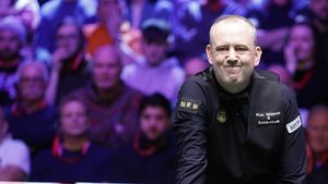 Așa ceva nu s-a mai văzut în istorie! Un jucător celebru a comandat mâncare chinezească în timpul meciului și comentatorul a rămas șocat când a văzut că a fost livrată