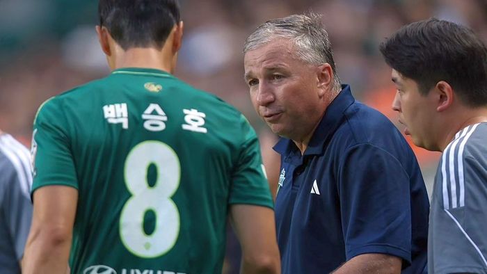 Țara se schimbă, dar năravul, ba! Dan Petrescu își duce practicile și în Coreea de Sud: reacție în stilul caracteristic după Jeonbuk - PSG 0-3! „Am avut penalty! Arbitrul a decis meciul”