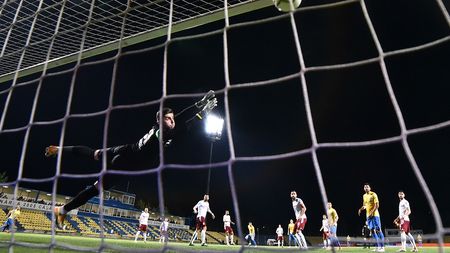 EXCLUSIV | Încă o echipă ar putea să dispară din fotbalul românesc. Jucătorii sunt disperați: ”Vor să termine și ultimul lucru care mai era bun în oraș. Eram mințiți săptămânal”