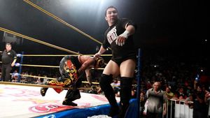 Tragedie în wrestling. Un luptător a murit după ce a fost lovit de Rey Mysterio. Lupta a continuat încă două minute, spectatorii fiind cei care au realizat ce se întâmplă | VIDEO