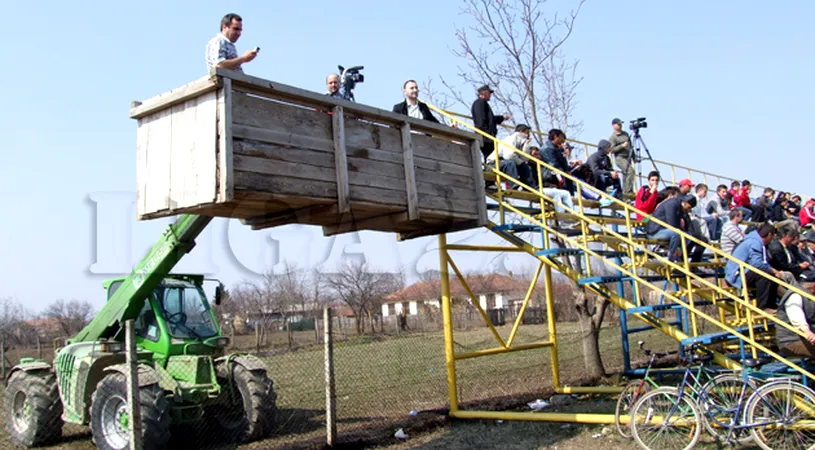 FOTO GENIAL** Cum arată un studio video în liga a patra! :)) Bonus? Poze cu cei cinci preoți care au sfințit arena