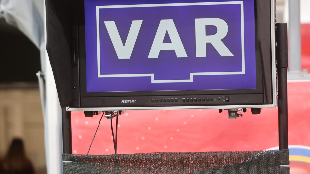 Șoc în fotbalul european! Suedia respinge sistemul de arbitraj video VAR!