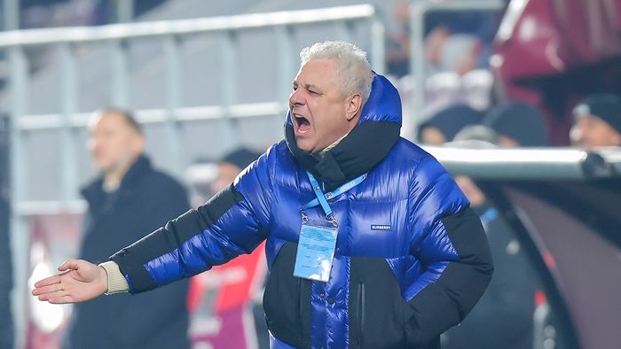 Marius Şumudică a urlat în direct la TV şi a plecat din interviu, zbierând, după U Cluj - Rapid 2-1: „E jenant! A fost penalty clar”