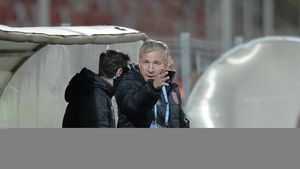 Dan Petrescu a digerat greu eliminarea în fața Astrei: "De când m-am întors am avut nu știu câte penalty-uri neprimite!". Săgeți către Astra și FCSB: "Atunci când taci, ești prost!"