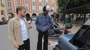 Noul model Dacia a apărut pe străzile Parisului și francezii sunt uluiți! „E mașina viitorului”