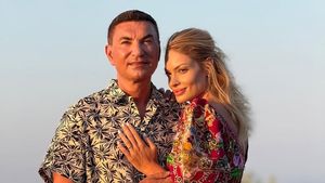 Cristi Borcea, ca-n Baywatch! La o zi după naşul Gigi Becali, milionarul a apărut la bustul gol pe iaht şi a uimit cu fizicul său la 55 de ani