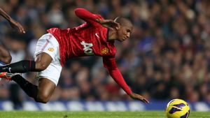 VIDEO** Jucătorii lui United au parte de un tratament "drăcesc" la Istanbul! Ce i-a făcut un fan turc lui Ashley Young în mijlocul nopții