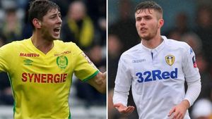 A fost dezvăluit dialogul dintre Emiliano Sala și fiul agentului care a organizat zborul! "Tata mi-a zis că poate să-ți găsească un avion" vs."Pot să iau asta cu mine? E în regulă?" 