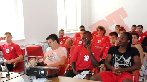 Jucătorii lui Dinamo au participat la un curs organizat de AFAN:** „Când termin cu fotbalul, îl pensionez pe nea ‘Tică'”