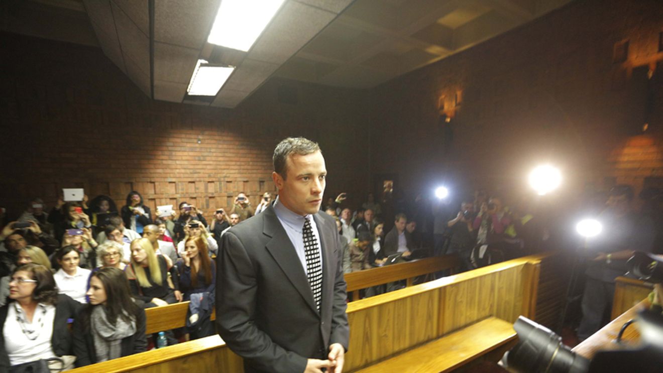 Prima zi de audieri în procesul lui Oscar Pistorius s-a încheiat | O vecină spune că a auzit "urletele teribile" ale Reevei în dimineața crimei. Atletul a pledat "nevinovat"