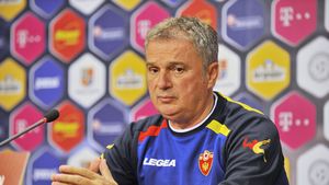 Selecționerul Muntenegrului vrea "primă" de la FRF pentru că ne-a ajutat să scăpăm de Christoph Daum. Ce a putut spune Tumbakovic înaintea meciului de pe "Ilie Oană"