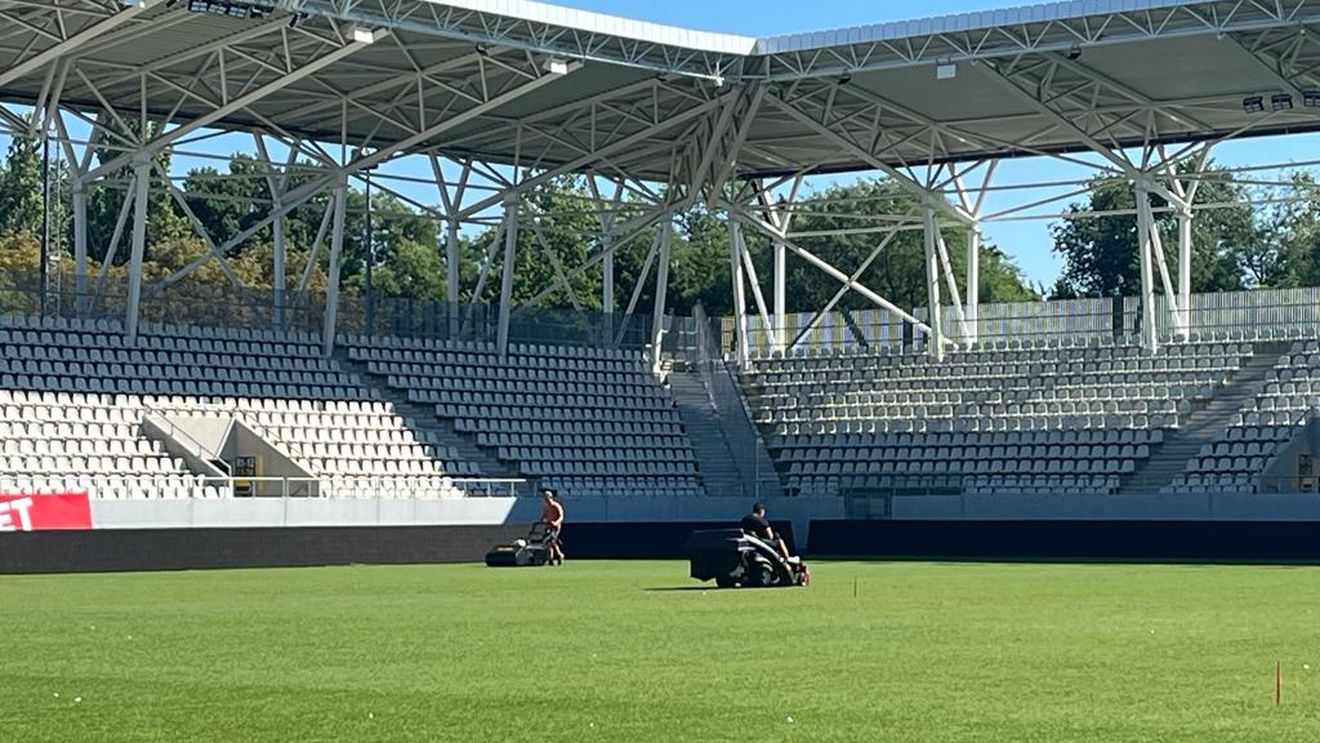 De ce s-a stricat gazonul pe stadionul Arcul de Triumf? Părerile specialiștilor sunt împărțite, dar suprafața de joc are de înfruntat în această săptămână trei partide în doar cinci zile | EXCLUSIV