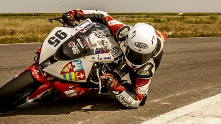 Victorie și nou record de circuit pentru Robi Mureșan la C.N. de motociclism viteză. Arădeanul a terminat la peste 11 secunde în fața lui Cătălin Cazacu
