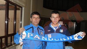 FOTO** Ungurușan a semnat cu Pandurii! Grigoraș e încântat: "Are calitate"