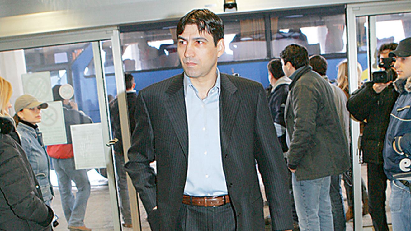 Piți, pe bancă împotriva Stelei