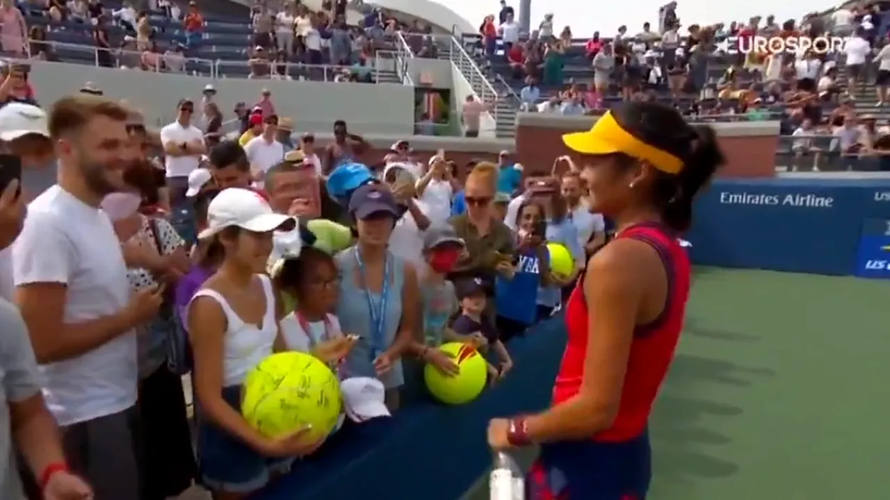 Emma Răducanu, reacție neașteptată când a fost felicitată în limba română după victoria de la US Open! Faza s-a petrecut chiar pe teren | VIDEO