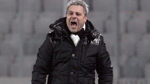 Marius Șumudică a dat de pământ cu Surdu:** "Dacă iubeai Steaua, nu o înjurai! Oamenii slabi n-au ce căuta la Rapid!" Ce salariu incredibil a avut în Giulești