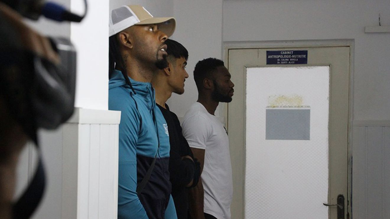 Oltenii au efectuat vizita medicală. Jucătorii Craiovei îi dau "calde" lui Papură! "Va fi un cantonament mult mai greu decât a fost cu Devis" | "S-a văzut că am avut un joc mai bun cu Papură pe bancă"