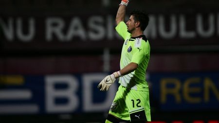Vâtcă se întoarce în Giulești! Portarul a ajuns la Rapid din postura de jucător liber de contract