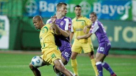 Dinamo vrea să-și betoneze defensiva cu** un fundaș de la Poli!