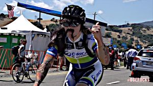 VIDEO De la "Call Me Maybe" la AC/DC! Cum își promovează imaginea o echipă din Turul Franței