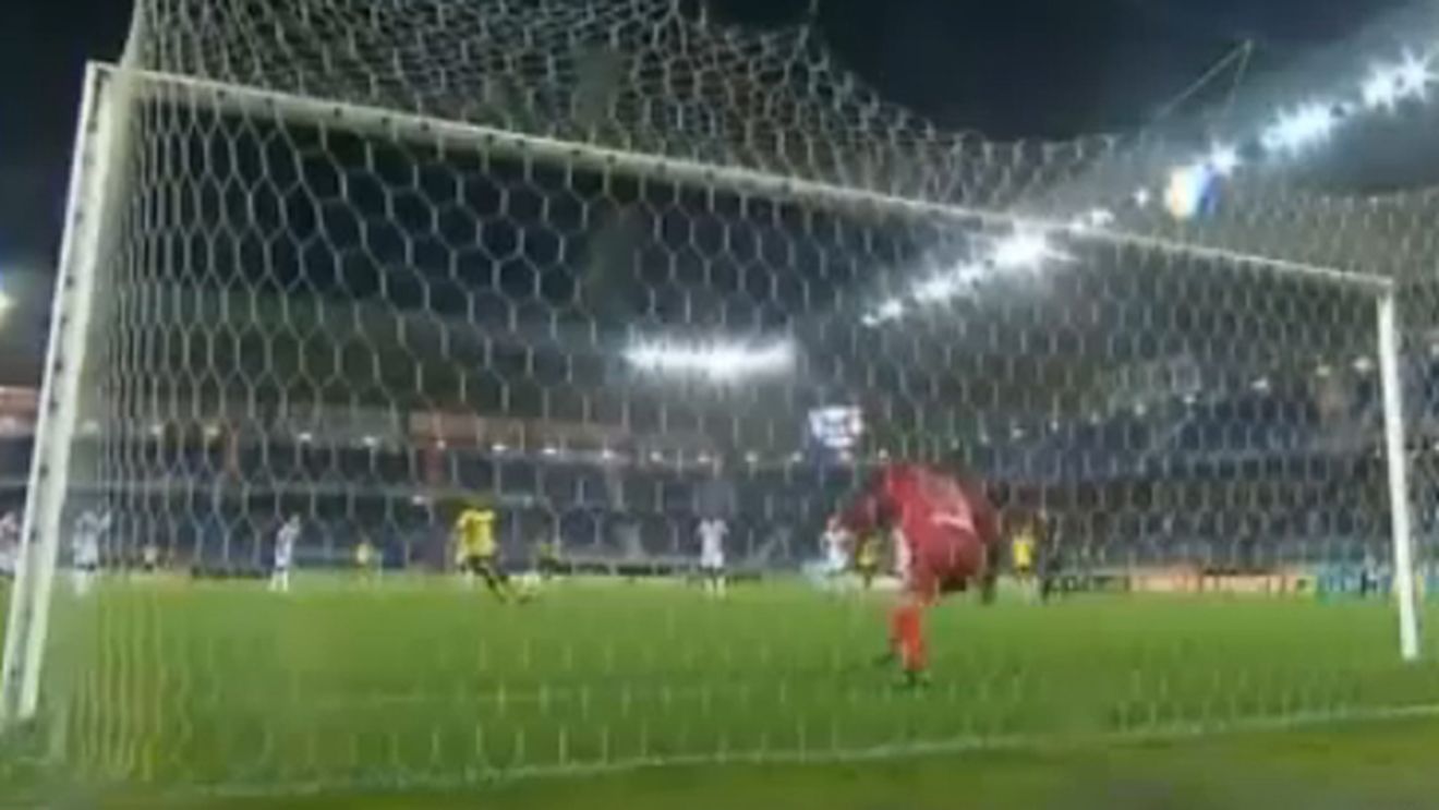 VIDEO Probabil cea mai lentă "panenka" din istorie! **Toți s-au întrebat de ce portarul a acționat așa
