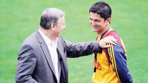 Sandu: "Plecarea lui Răzvan m-a lăsat MASCĂ‚! Aștept un răspuns de la Hagi"**