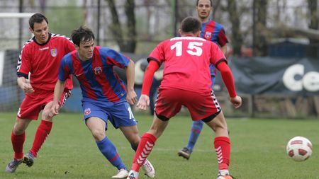 Stoican testează un fost jucător al Stelei. Robert Văduva se află în cantonamentul lui Dinamo