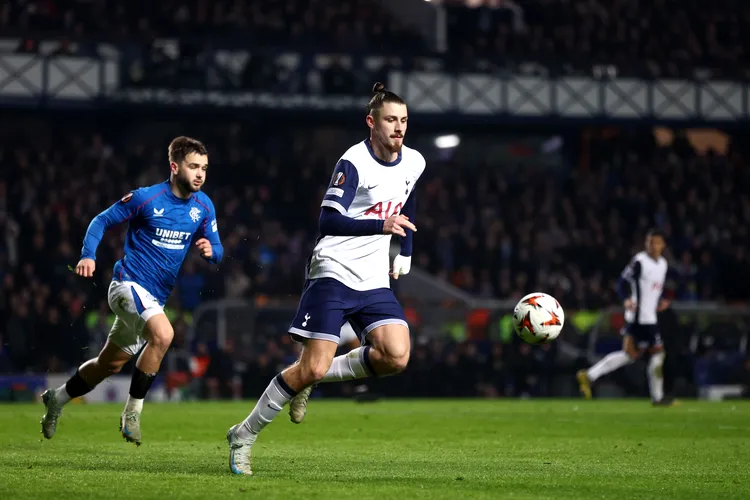 Britanicii au tras linie în cazul lui Radu Drăgușin, după Rangers - Tottenham 1-1