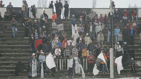 Jiul Petroșani, părăsită de suporteri pentru căpșunile din Spania