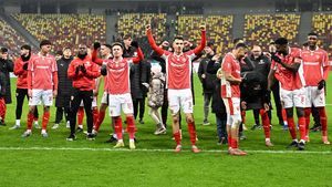 Fotbalistul pe care Mircea Lucescu l-a lăsat surprinzător în afara lotului naționalei e la un pas de acordul cu Dinamo: „Suntem la câteva detalii de semnătură”