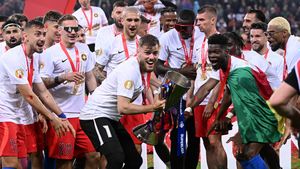 Modestia fotbalistului „mai bun decât Chiricheș”. Jucătorul lui Gigi Becali strânge bani pentru a-și cumpăra și el un apartament: „Încerc să mă pun pe picioare”