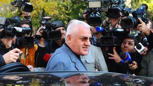 Dragomir îl imită pe Nașu' Sandu:** "Mă gândesc să vă spun și eu 'PA' de la anul!" Când a încetat Mititelu să mai fie "fiul lui Mitică"