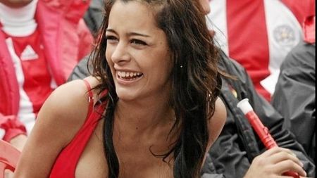 FOTO** Larissa i-a pus gând rău "Furiei roja": "Mă dezbrac dacă jucăm semifinala"