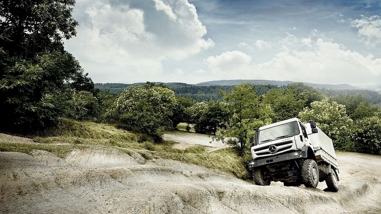 Mercedes-Benz Unimog a obținut titlul de vehiculul off-road al anului 2013