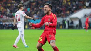 Alexandru Băluță, fotbalistul pe care Gigi Becali l-ar juca și portar, a dat lovitura în FCSB - Sepsi! Le-a înnodat picioarele covăsnenilor și a tras cu sete