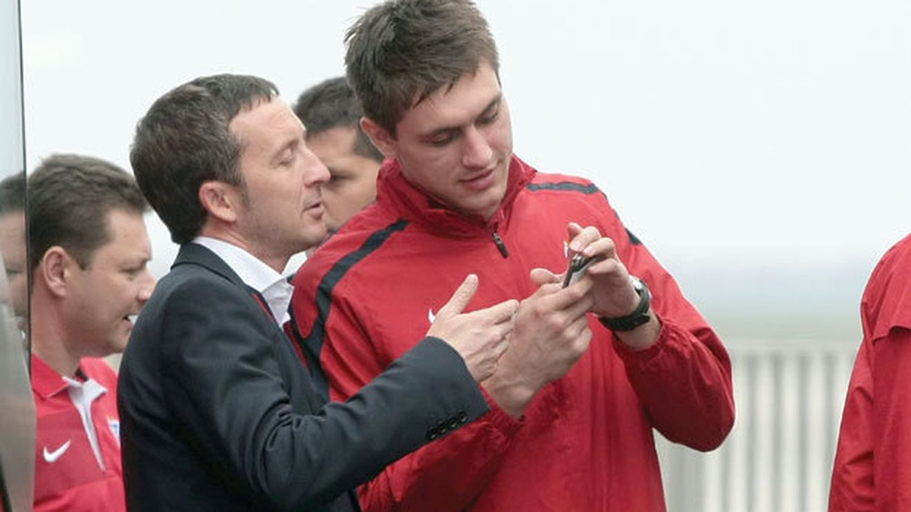 INCREDIBIL! Managerul Stelei, bănuit că încalcă legea pentru a-și satisface pofta de putere.** Jucătorii se tem: "A zis că ne dă afară!"