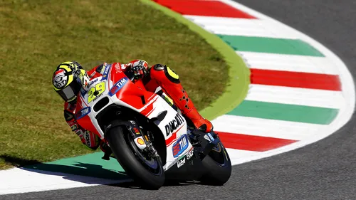 Andrea Iannone, pole position în MotoGP la Mugello. Marquez s-a calificat abia al 13-lea și a făcut o criză de nervi la finalul Q1
