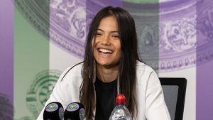 Emma Răducanu, decorată de regina Elizabeth a II-a! Prima reacție a sportivei cu origini în România: „Sunt extrem de mândră!”